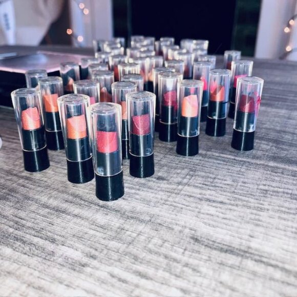 HUGE 75 pc LOT AVON LIPSTICKS GLOSSES +MORE!- GREAT FOR PRETEEN/DRESS UP PARTIES - Picture 7 of 12